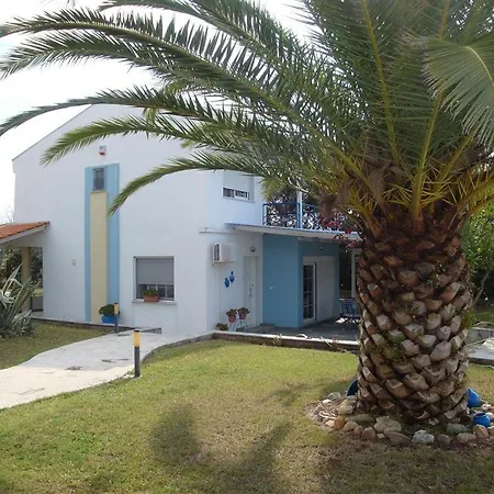 Wonderful House With Private Garden * Flogita