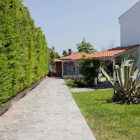 Wonderful House With Private Garden * Φλογητά