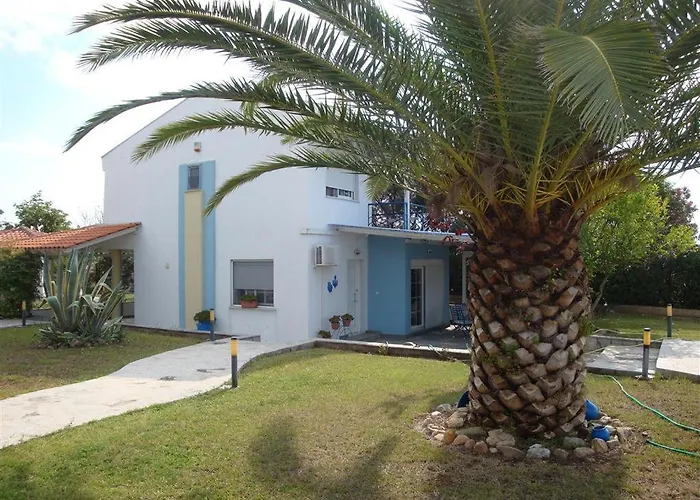 Wonderful House With Private Garden * Flogita