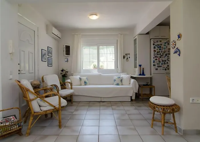 Wonderful House With Private Garden Flogita