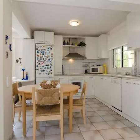 Wonderful House With Private Garden Feriehus