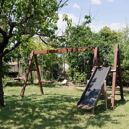 Wonderful House With Private Garden Feriehus